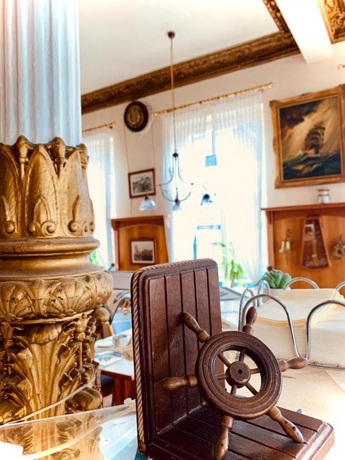 Отель Alt-Emder Buergerhaus Эмден Экстерьер фото
